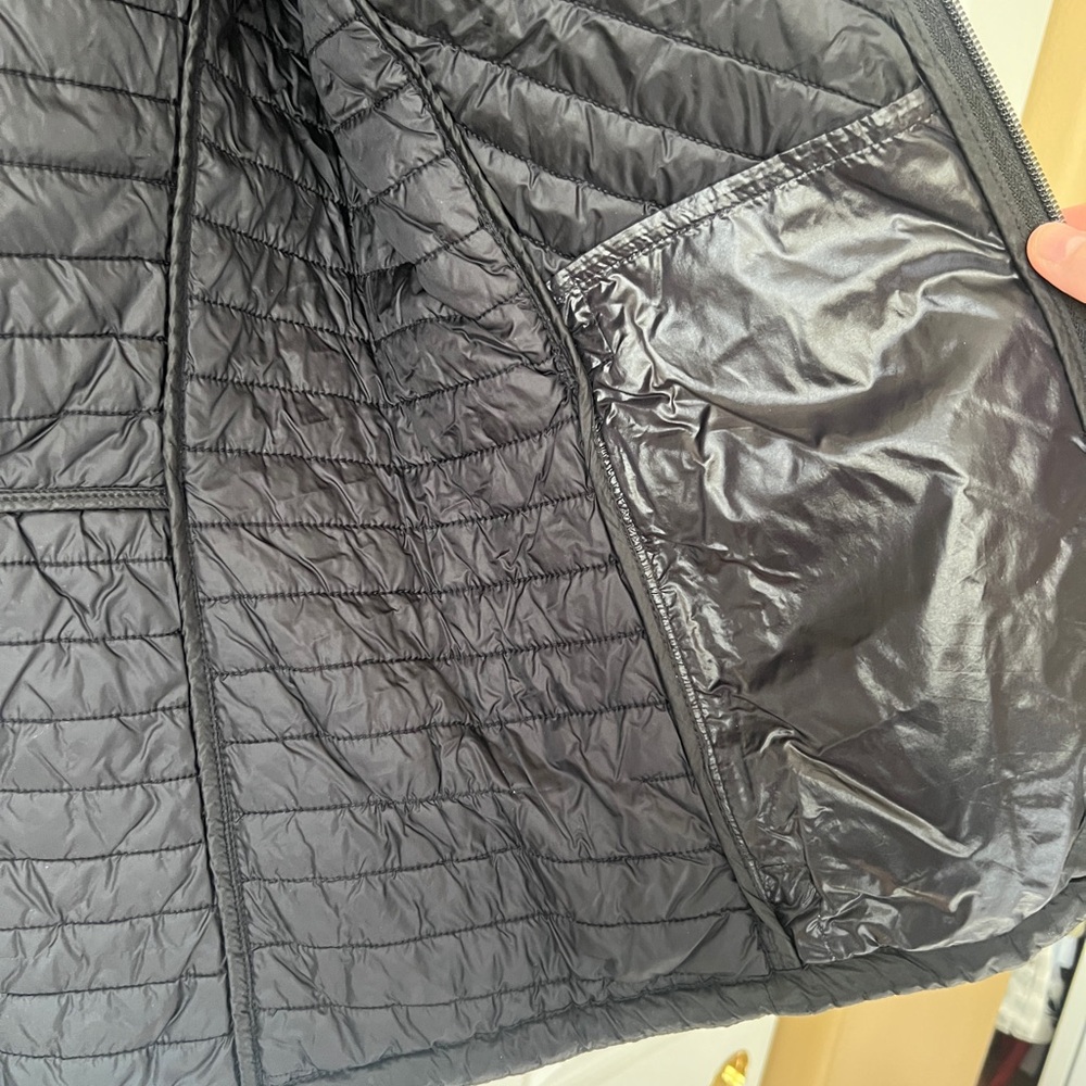 The North Face Women's Black Quilted Vest - LG - Picture 6 of 6